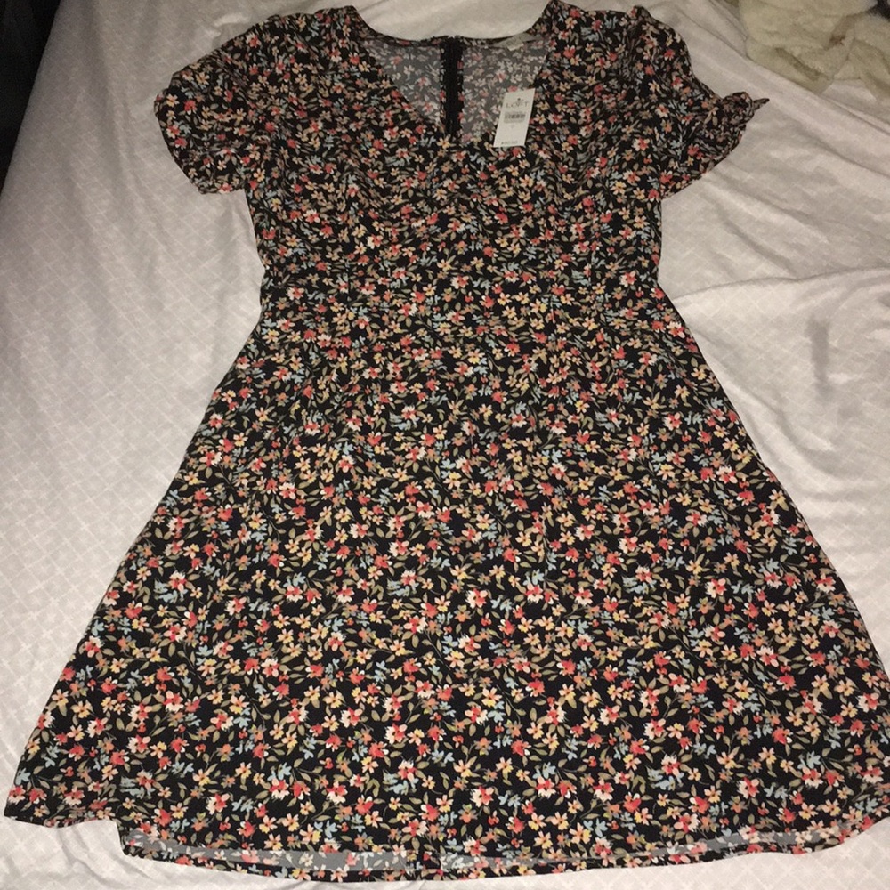 Loft size 0 floral print dress WITH pockets!!